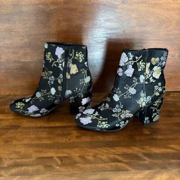 Bar III Gatlin Women's Round Toe Ankle Boots Black Versailles Flowers Size 8 - Picture 5 of 7